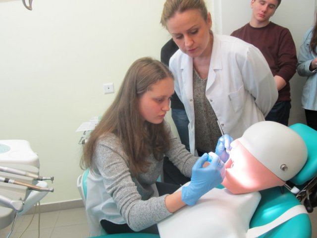  „Leczymy Oskara” – warsztaty stomatologiczne na Uniwersytecie Medycznym